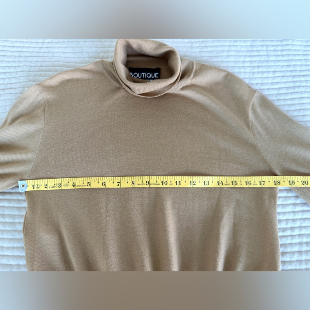 Moschino Classic Tan Turtleneck Sweater USA Size 6, Italian 40,100% virgin wool - Picture 10 of 12